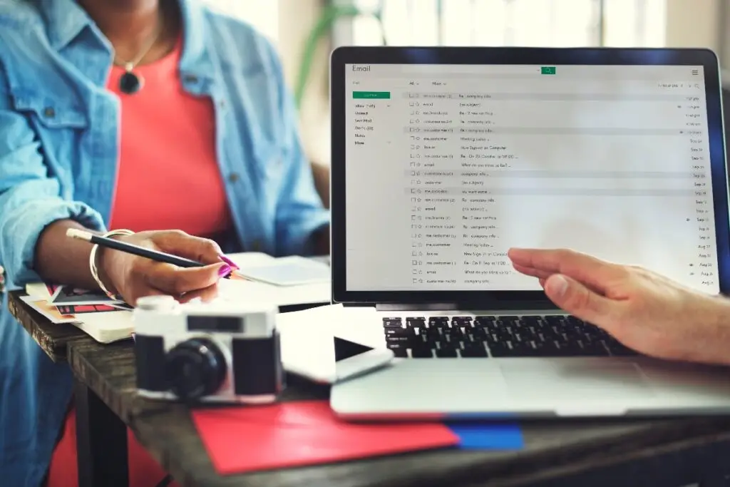 Contacto con influencers por email